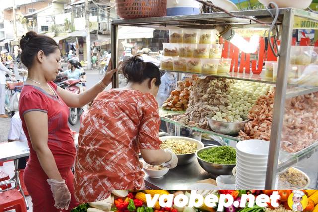 banh canh cua duong tran khac chan 14 Địa chỉ bán bánh canh cua cực ngon và đông khách ở Sài Gòn