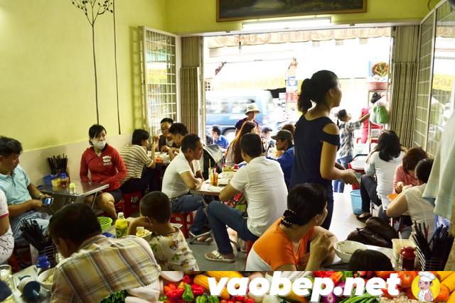 banh canh cua duong tran khac chan 16 Địa chỉ bán bánh canh cua cực ngon và đông khách ở Sài Gòn