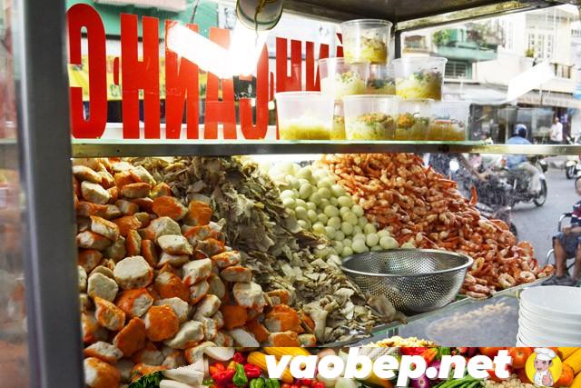 banh canh cua duong tran khac chan 5 Địa chỉ bán bánh canh cua cực ngon và đông khách ở Sài Gòn