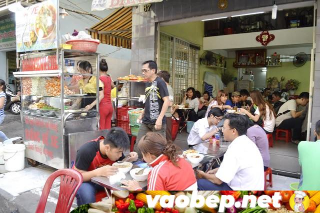 banh canh cua quan 1 1 Địa chỉ bán bánh canh cua cực ngon và đông khách ở Sài Gòn